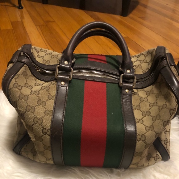Gucci Handbags - AUTHENTIC Gucci 💼